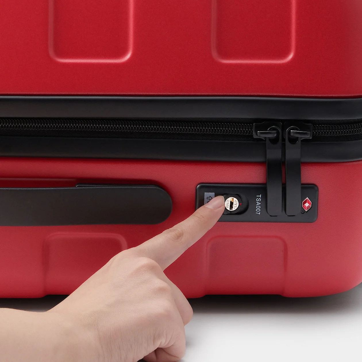 Hard Shell Suitcase - 20L (47cm) - Image 10