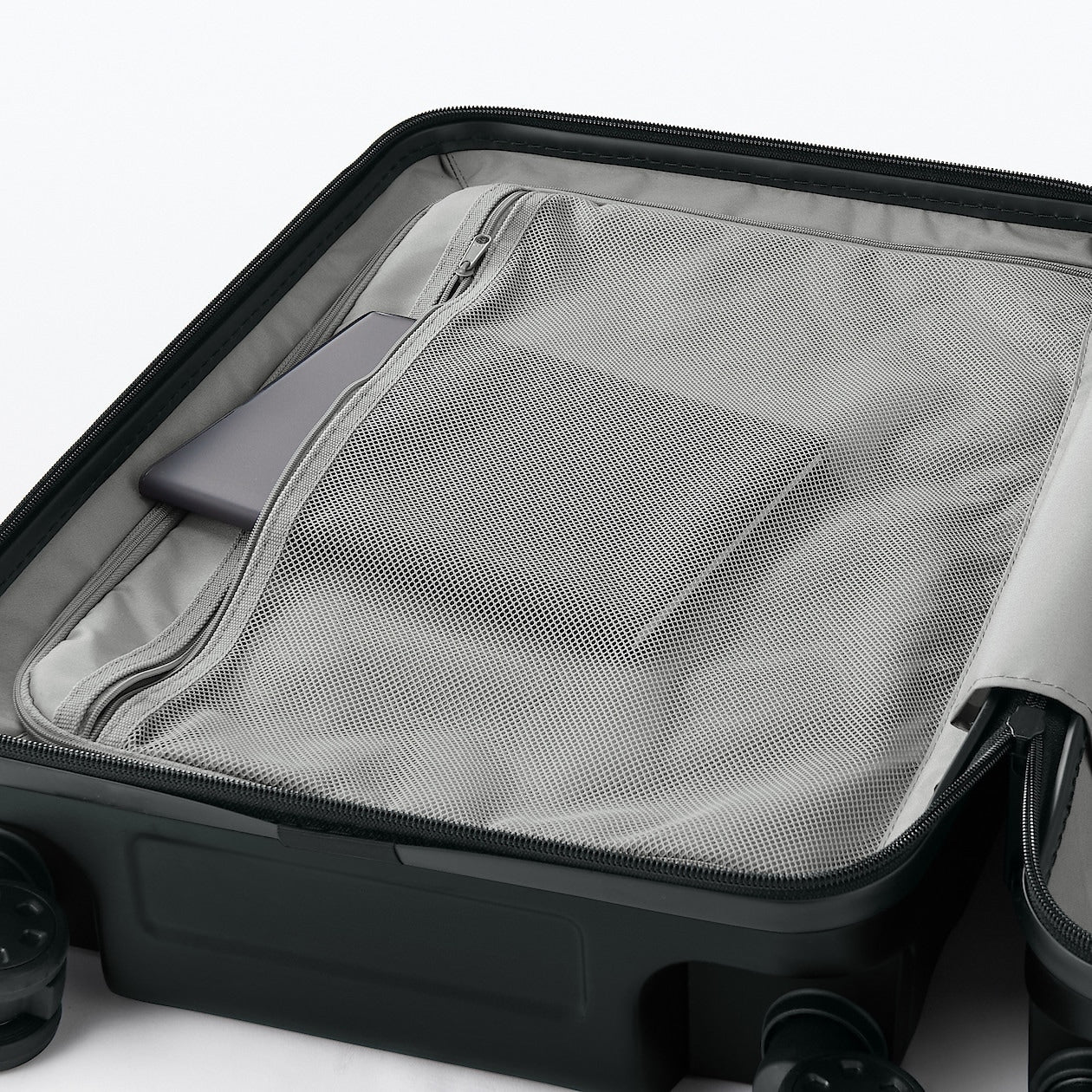 Hard Shell Suitcase - 36L (54cm) - Image 136