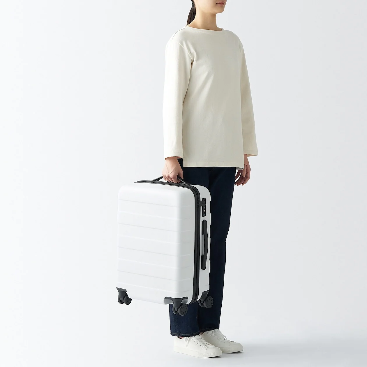 Hard Shell Suitcase - 36L (54cm) - Image 17