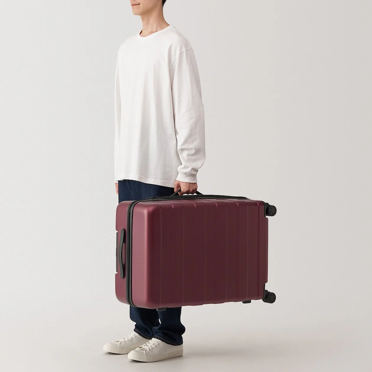 Hard Shell Suitcase - 75L (71.5cm) - Image 38